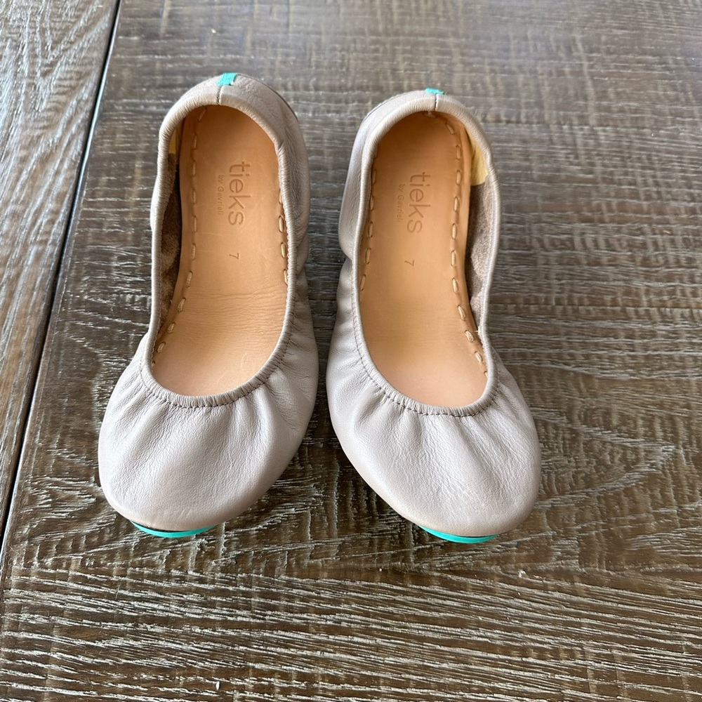 New Tieks Taupe Ballet Flats